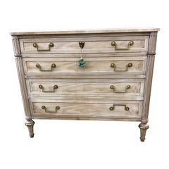 Coffre blanchi de style Louis XVI par Baker Furniture Company 