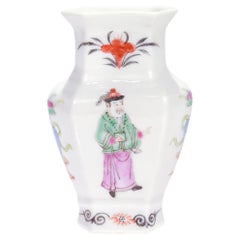 Vase à bourgeons ou vase de cabinet miniature en porcelaine d'exportation chinoise ancienne
