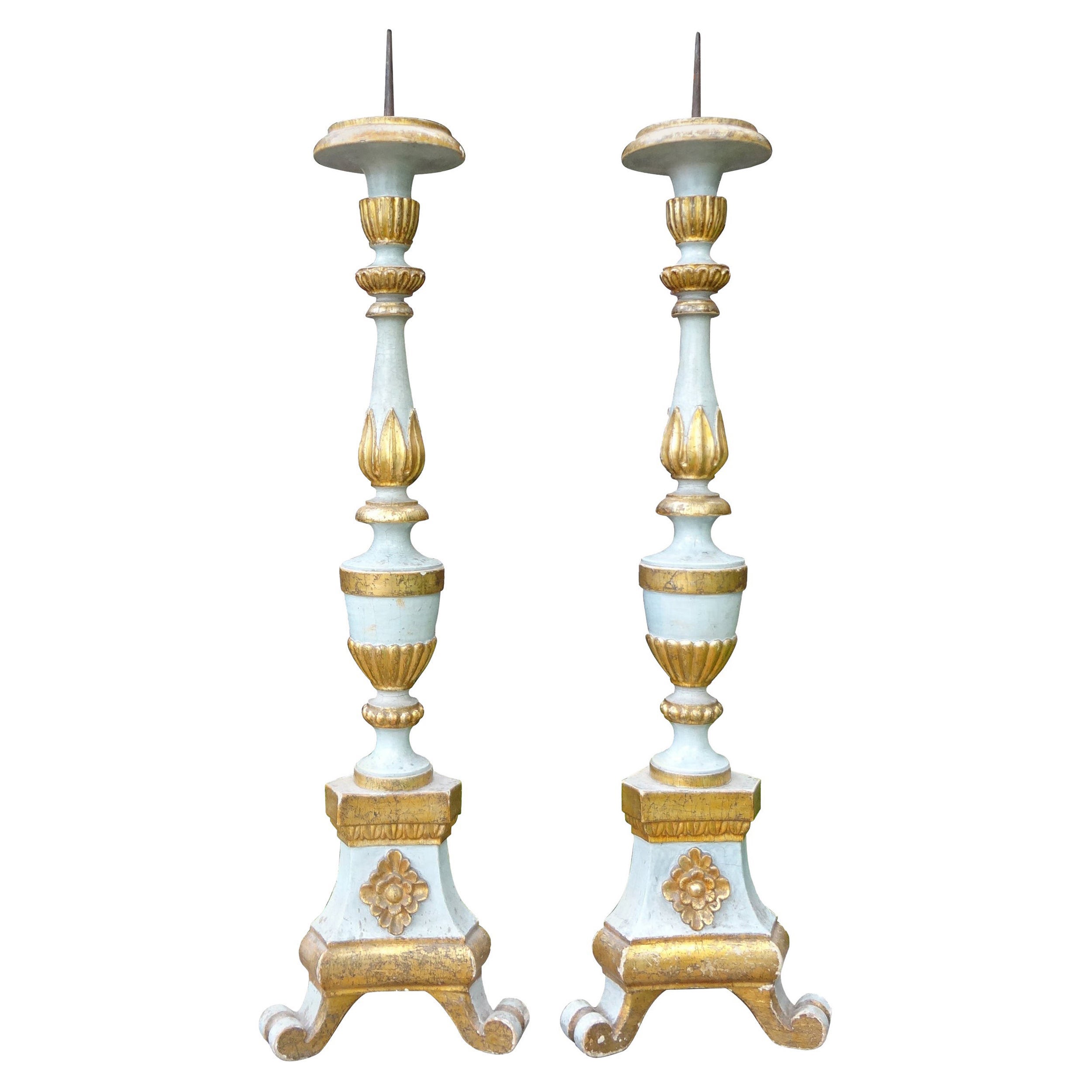 Paar italienische bemalte Altarsticks oder Prickets aus dem 19.