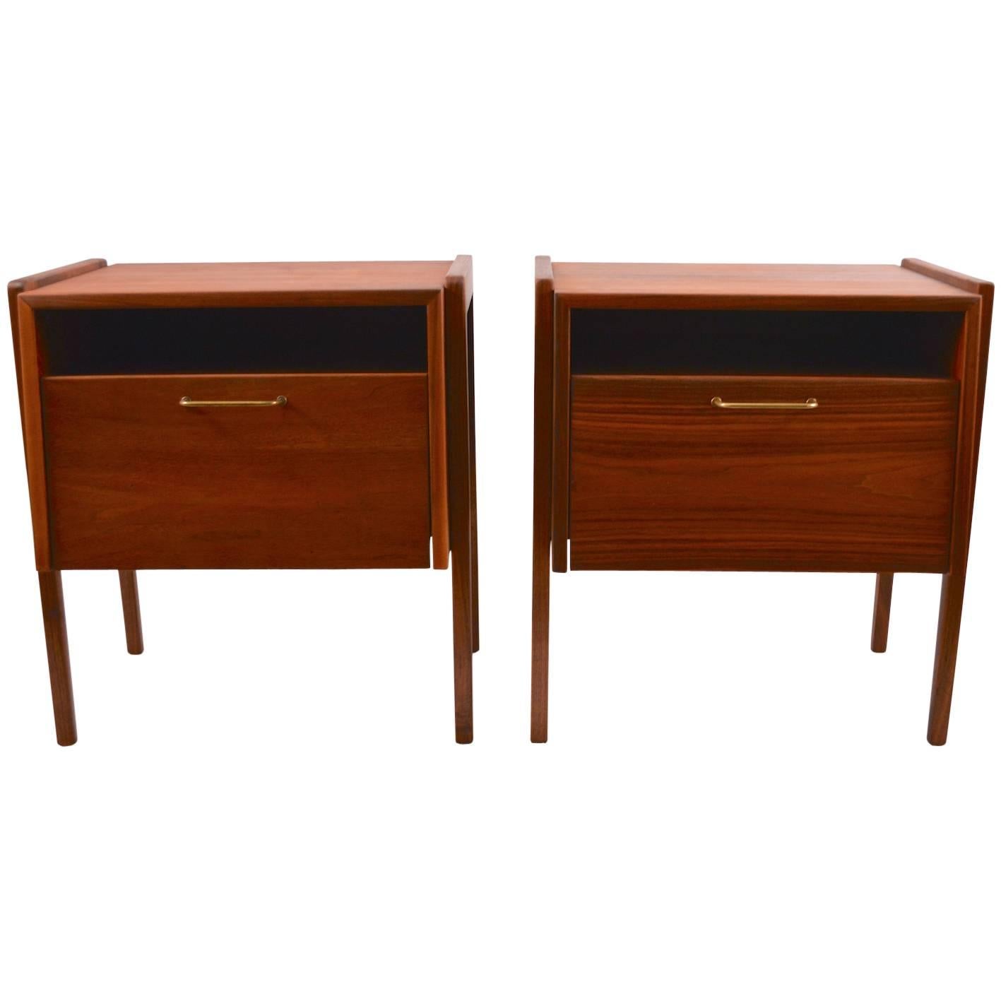 Pair of Jens Risom Nightstand End Tables