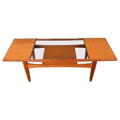 Table basse Surfboard G Plan Fresco en teck n°1