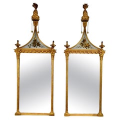 Paire de miroirs fédéraux du début du 19e siècle en blanc de Hepplewhite avec finitions en ananas