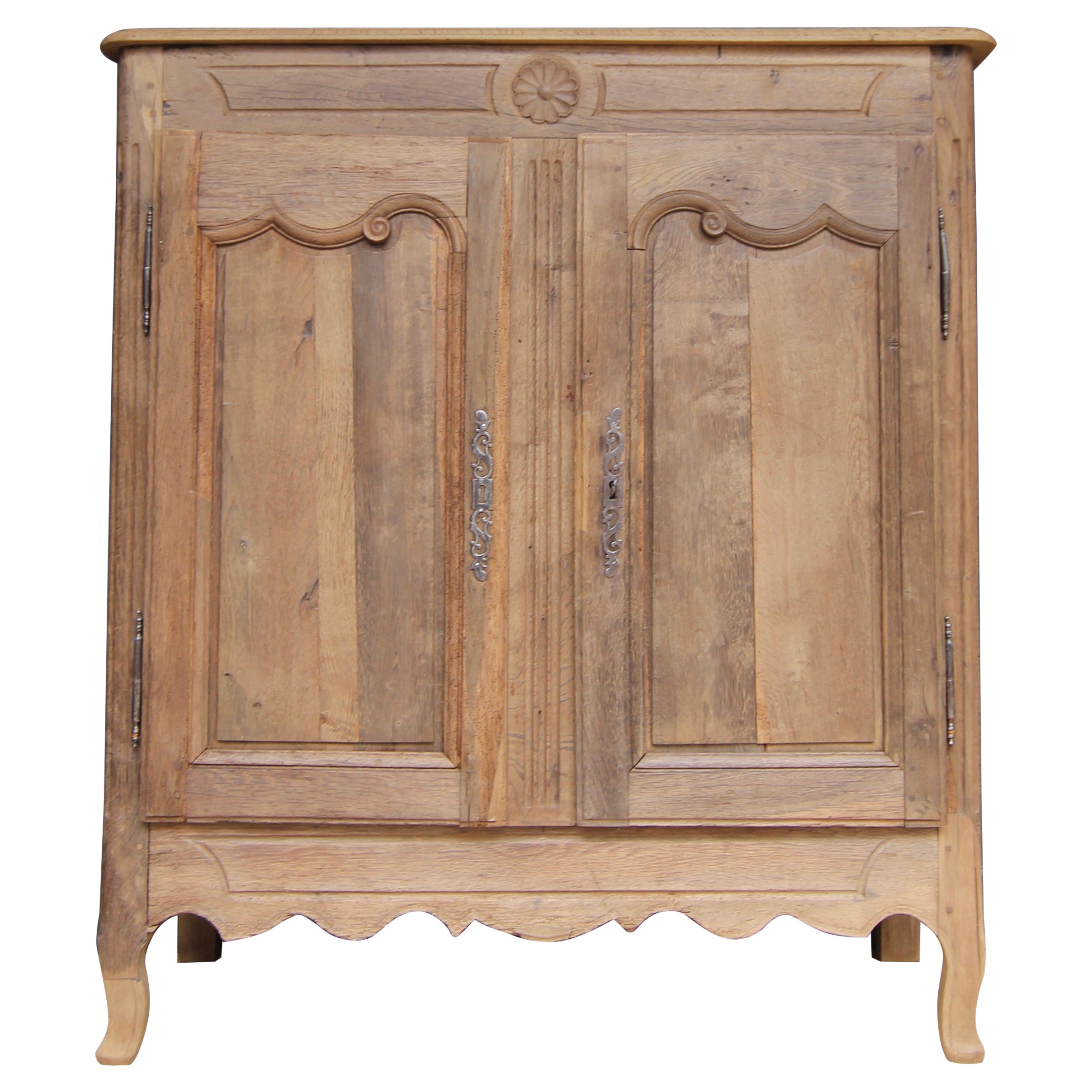 Early 19th Century French Provincial Buffet Cabinet made of Oak For Sale