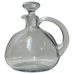 Decanter asimmetrico in vetro blu di Holmegaard Danimarca
