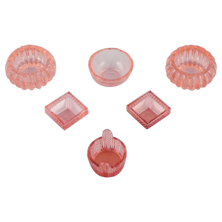 Fåglavik Glasbruk. Sechs Salzkeller aus rosafarbenem Glas. Mitte des 20. Jahrhunderts im Angebot