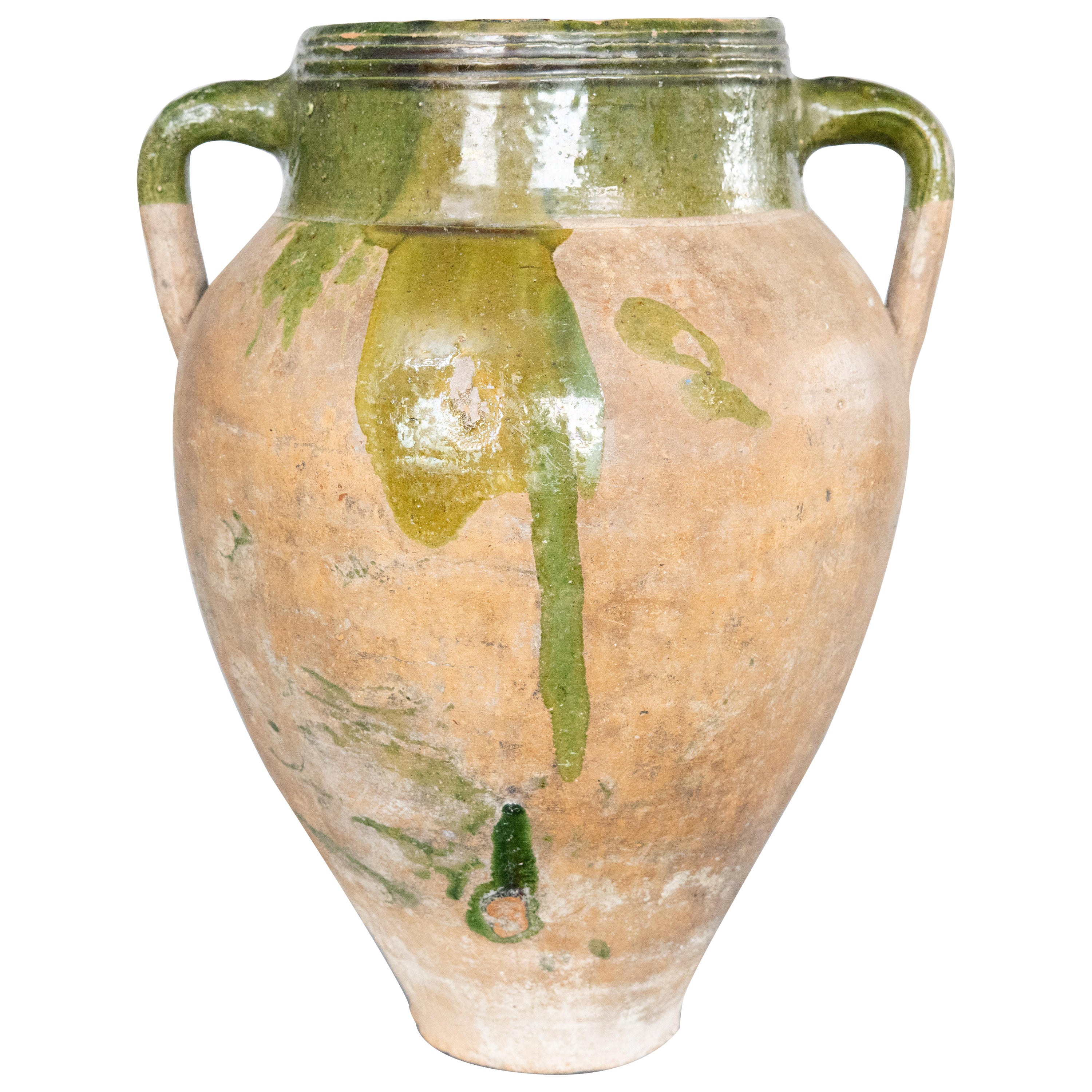 Französische grün glasierte Terrakotta-Olivglasur-Urnenvase aus dem 19. Jahrhundert im Angebot