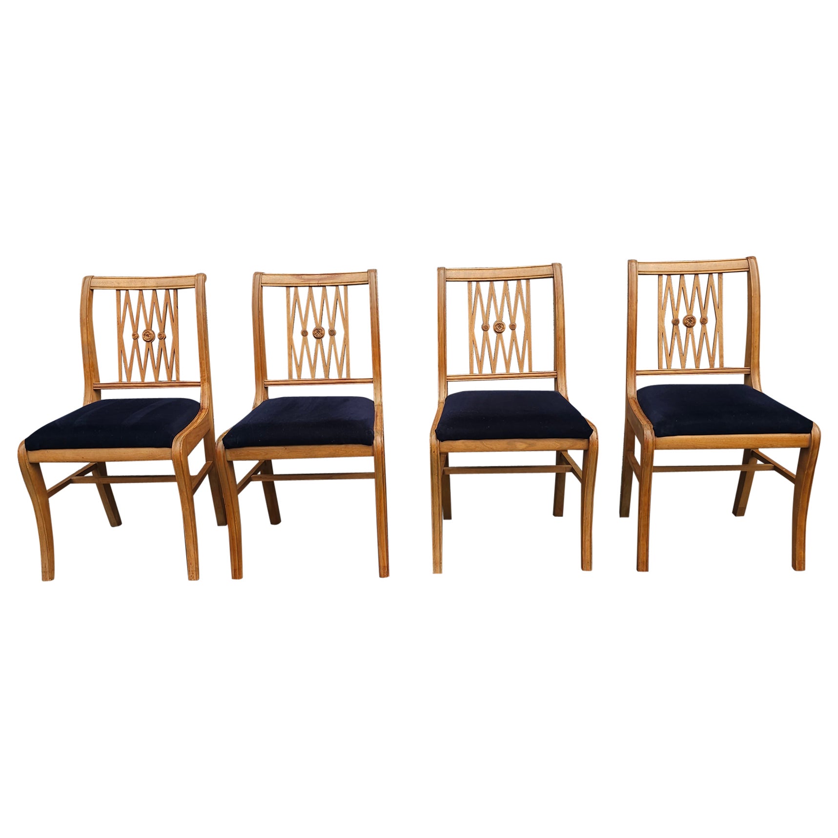 Set aus Duncan Phyfe-Esszimmerstühlen aus Naturahornholz und gepolsterten Stühlen, Mid-Century  im Angebot