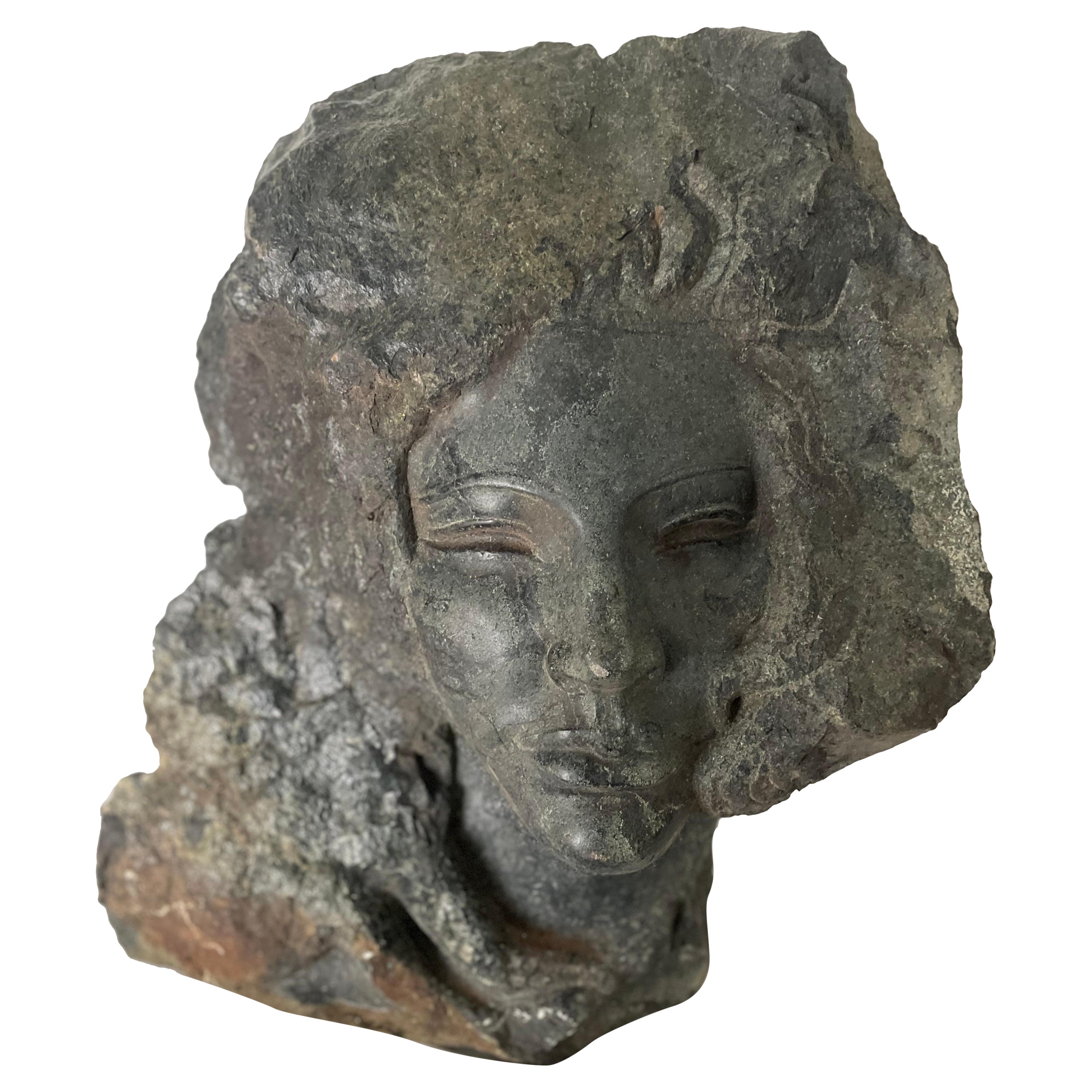 Skulptur einer weiblichen Skulptur, geschnitzte Steinbüste einer Frau, signiert vom Künstler Charles Cutler