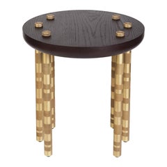 Table d'appoint Ipanema, plateau en bois et pieds en laiton brossé, fabriquée à la main par Duistt