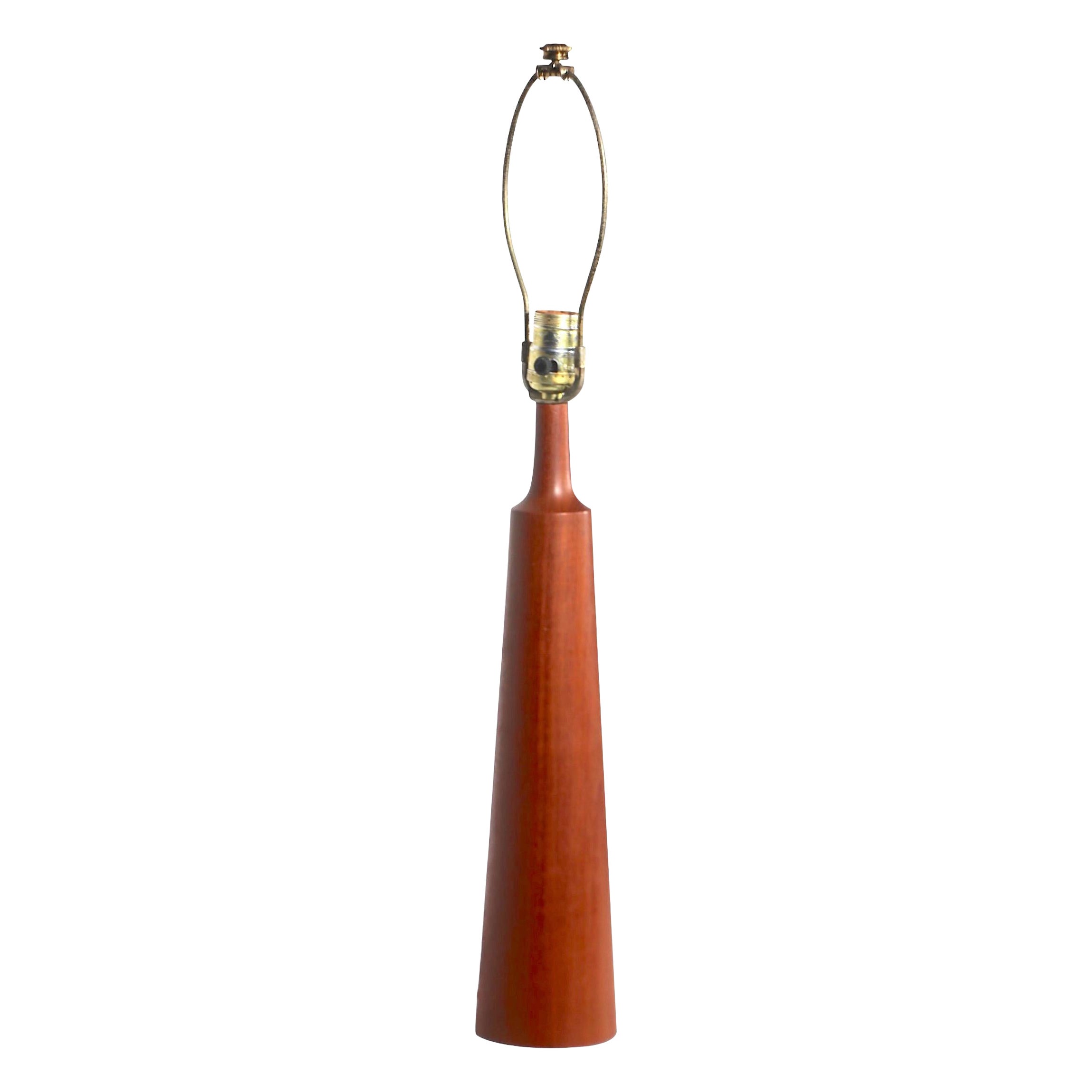 Lámpara de mesa danesa de teca de mediados de siglo c 1950/60