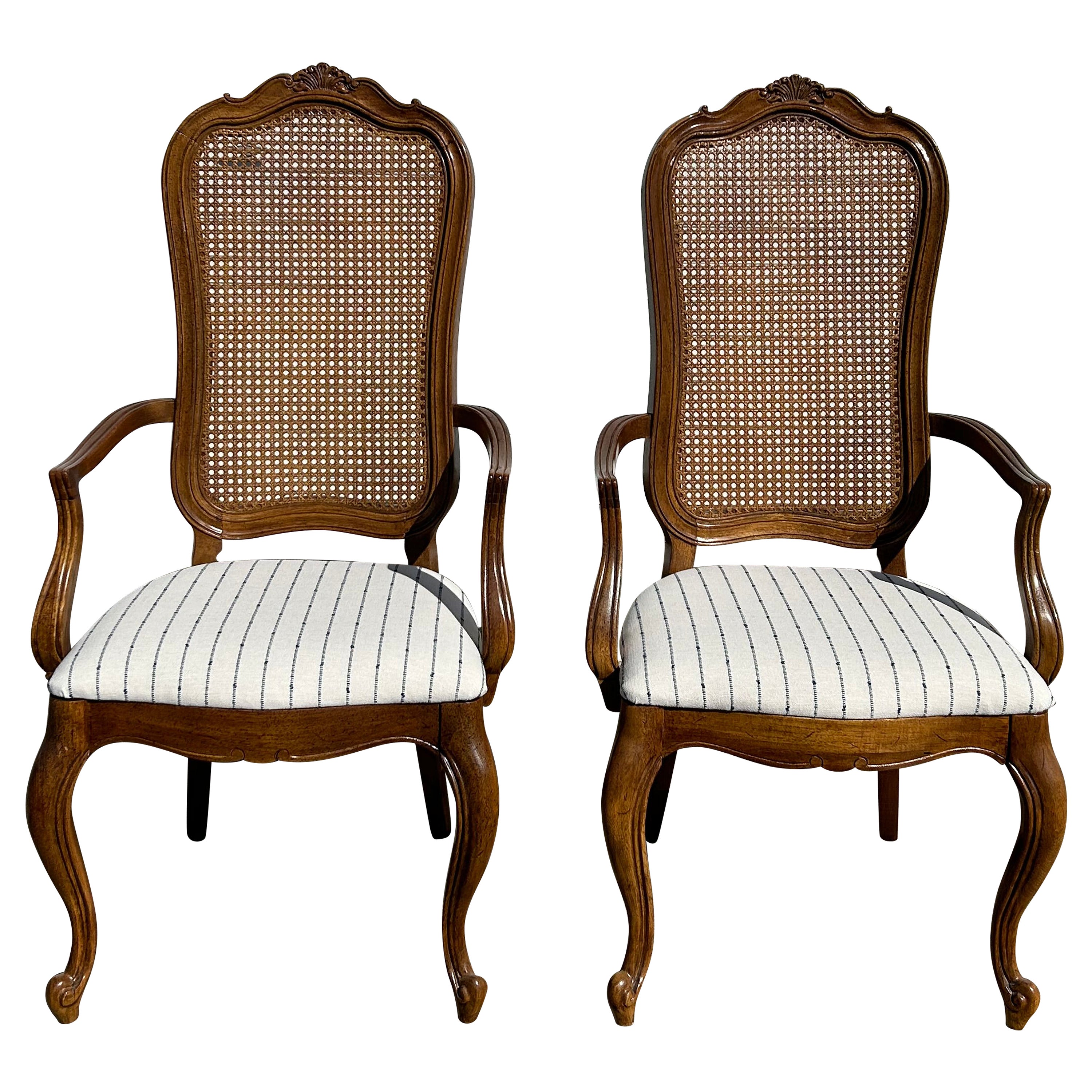 Paar Thomasville French Provincial Cane Back Dining Arm Chairs im Angebot