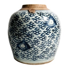 Jarrón de cerámica china con adornos de China azul de los años 50