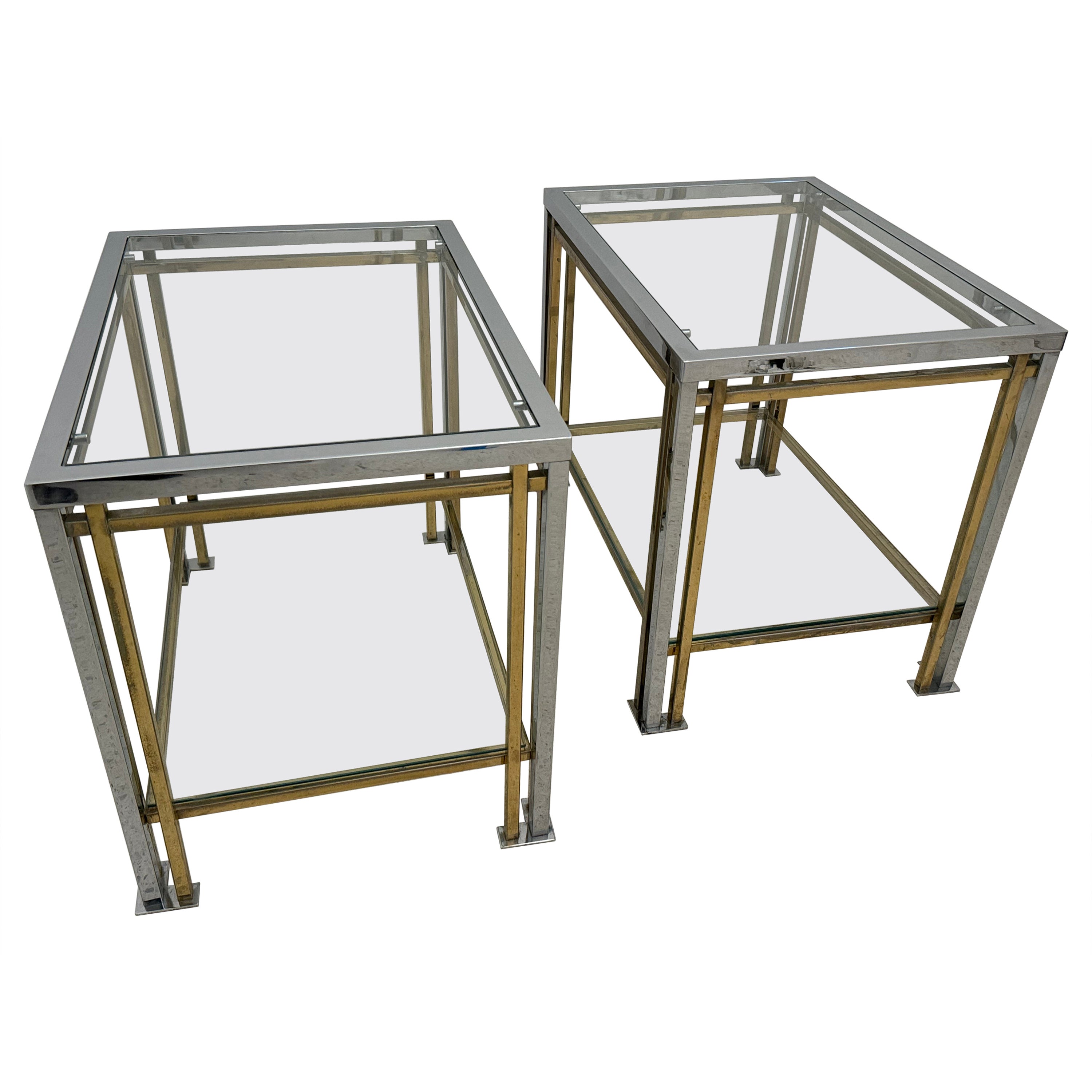 Paire de tables d'appoint dorées et chromées avec plateau en verre
