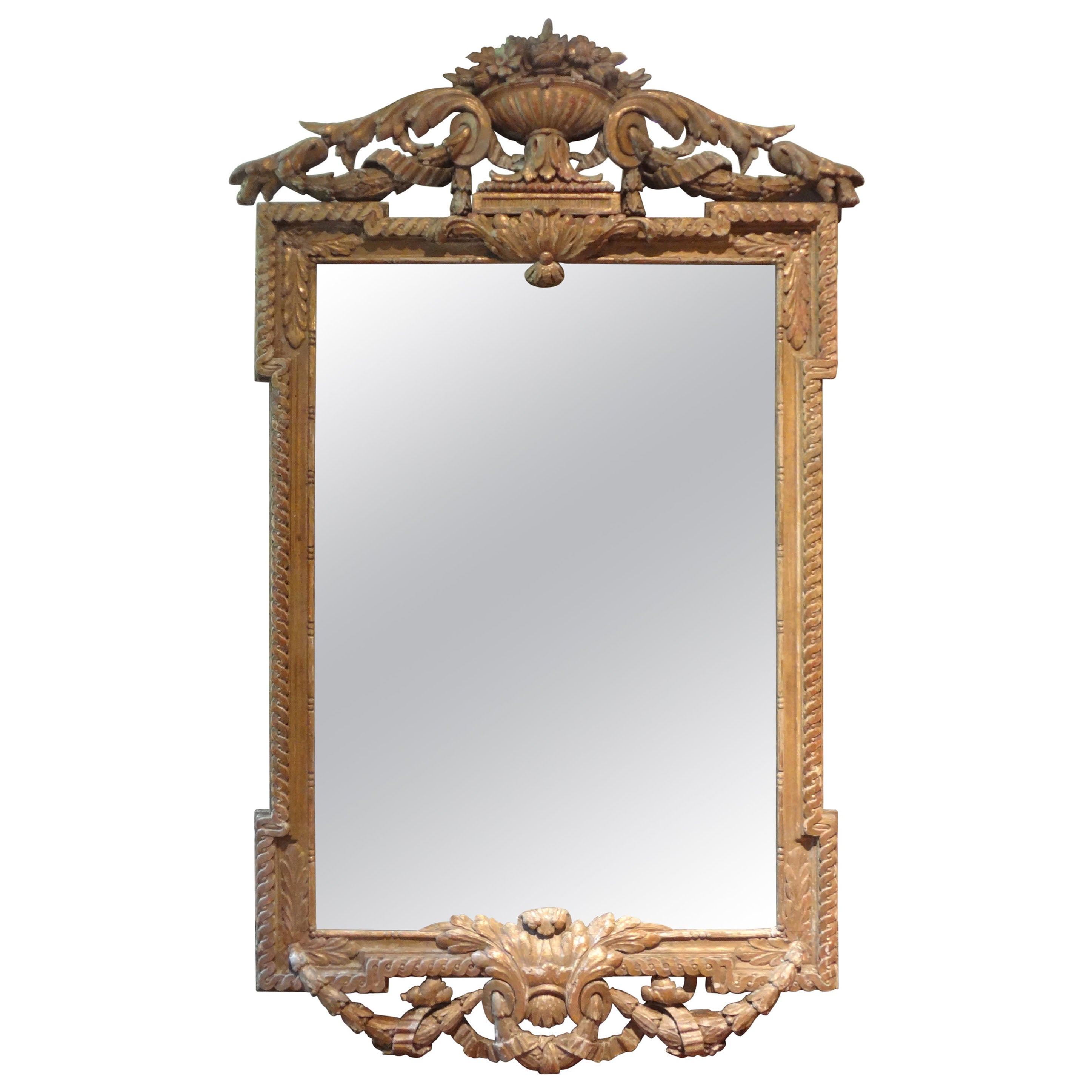 Miroir en bois doré de la Régence française du XVIIIe siècle 