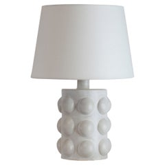 Lampe de table 'Pastille' en céramique émaillée blanc satiné par Design Frères