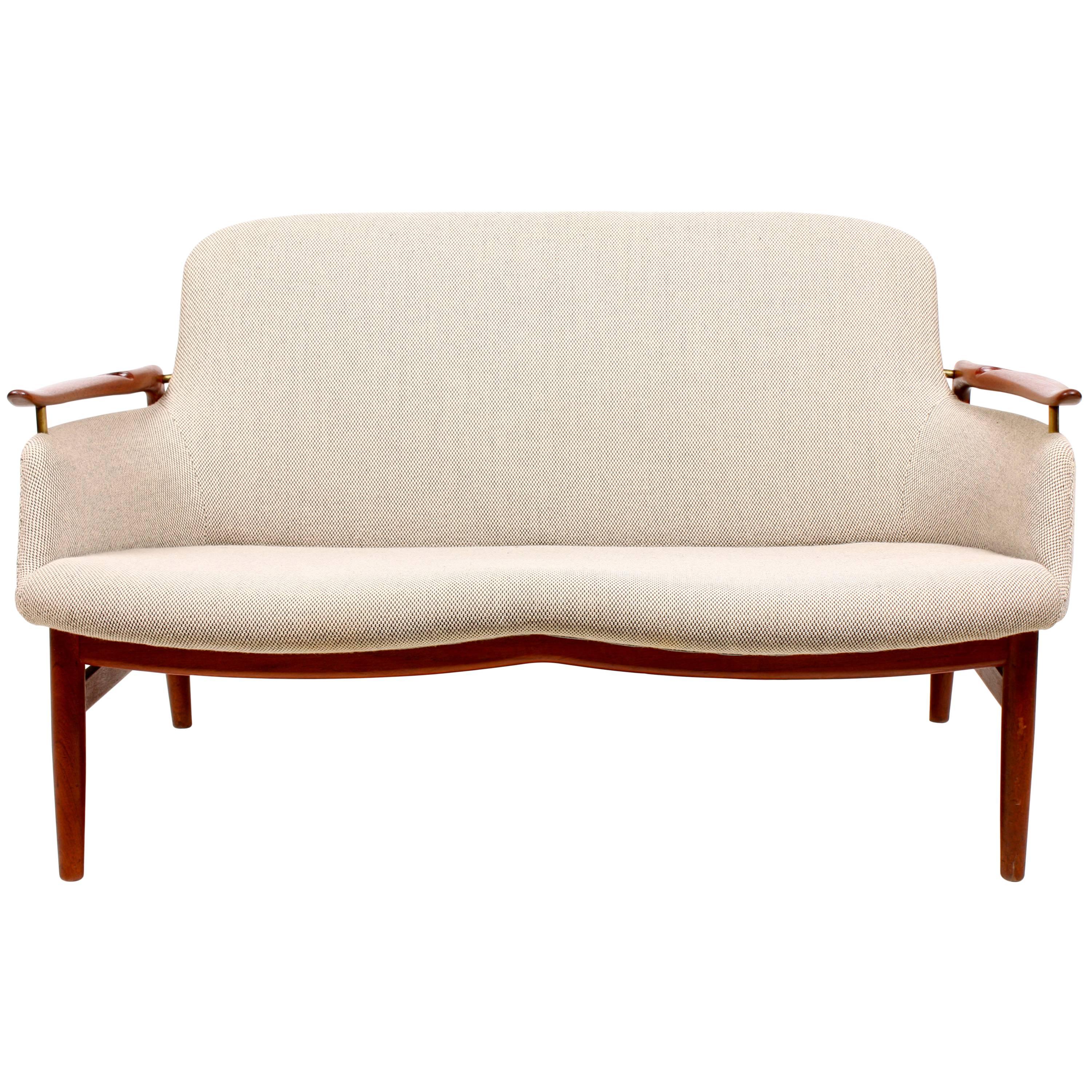 NV53 Sofa by Finn Juhl