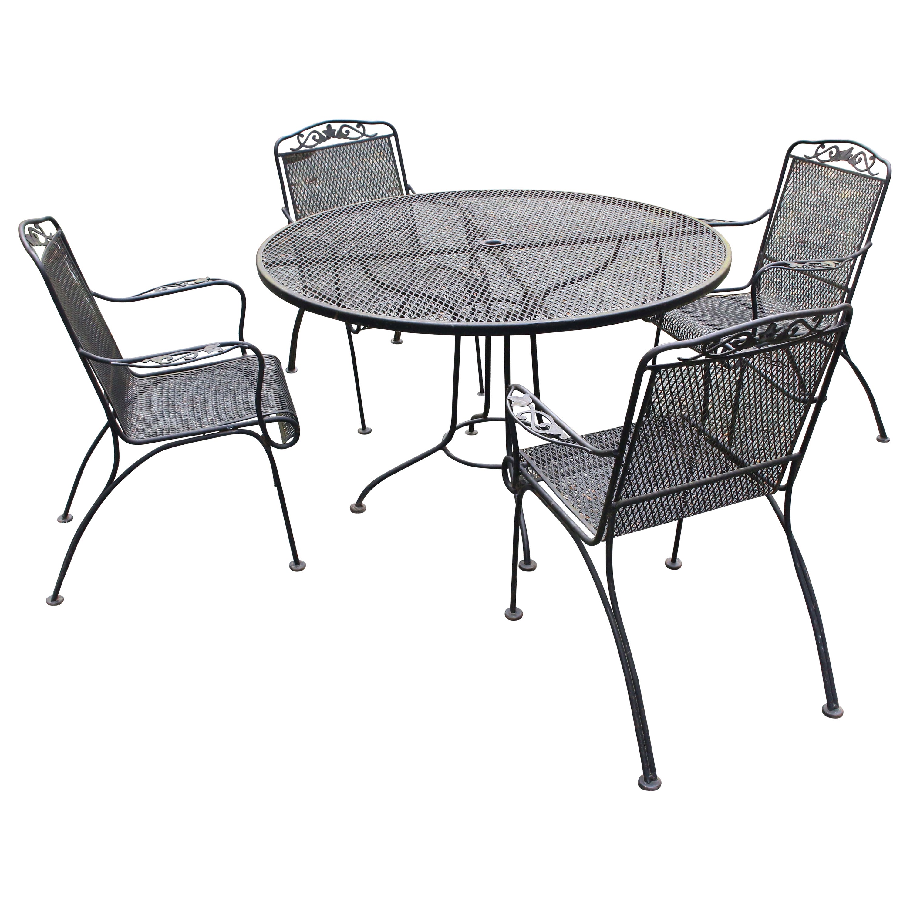 Table et 4 chaises en fer forgé Woodard du milieu du 20e siècle en vente