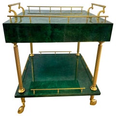 Table d'appoint Aldo Tura sur roues en vert émeraude avec détails en laiton et 2 tiroirs