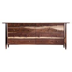 The Modernity Modern Dresser Solid Wood Push to Open Drawers (commode en bois massif à ouverture par pression)