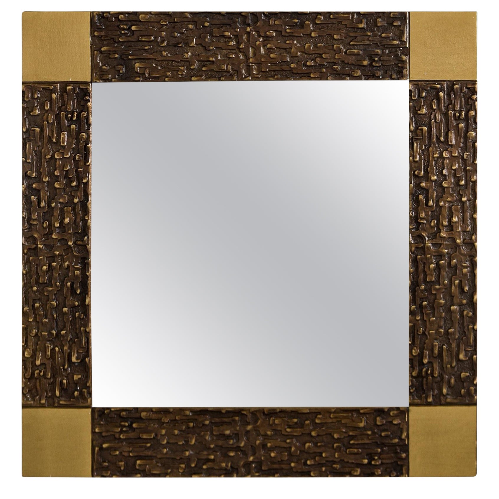 Miroir carré brutaliste du milieu du siècle avec cadre en laiton en vente