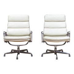 Chaises longues Eames par Herman Miller en cuir ivoire, prix par chaise