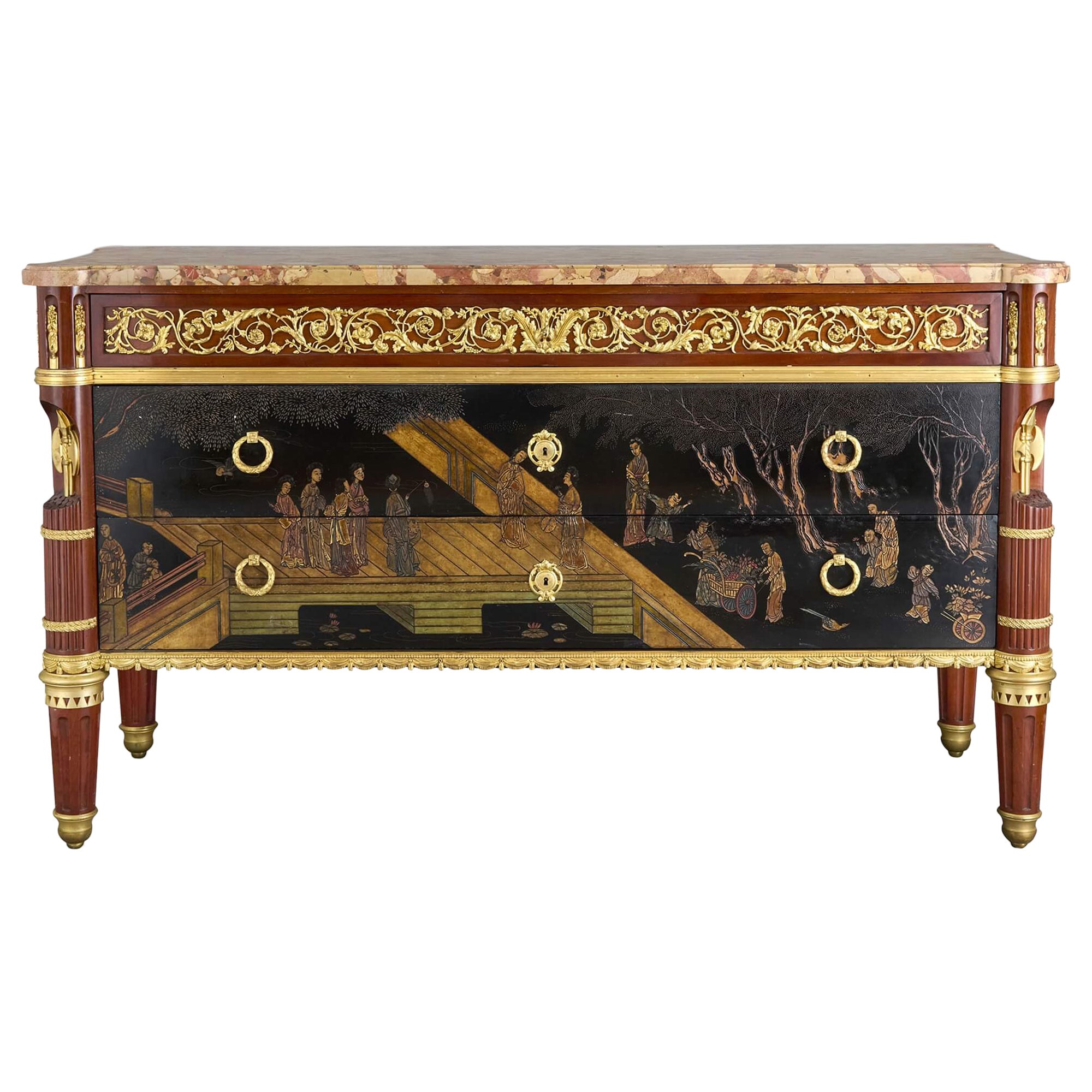 Ancienne commode en acajou et laque chinoise montée en bronze doré par Maison Forest