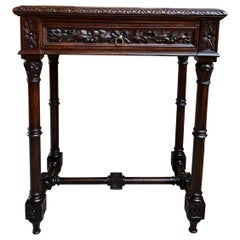 Ancienne table d'appoint française en chêne foncé sculpté, table d'extrémité Renaissance