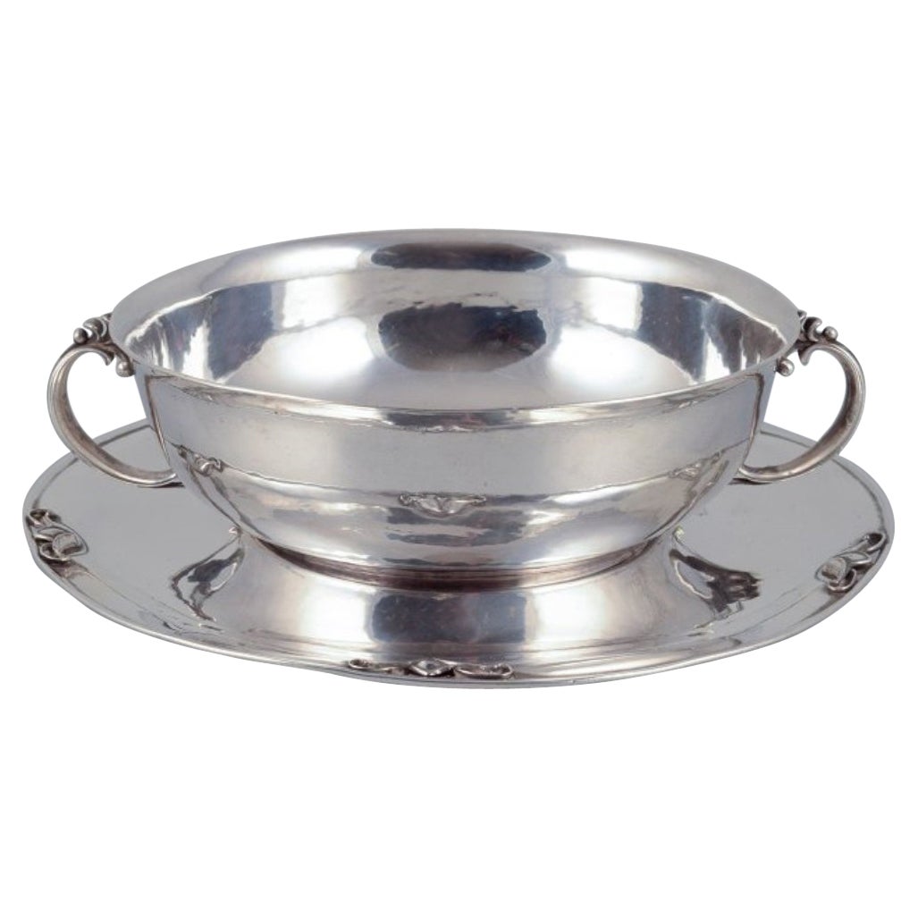 Harald Nielsen for Georg Jensen. Sterling silver bowl with handles on a saucer. For Sale