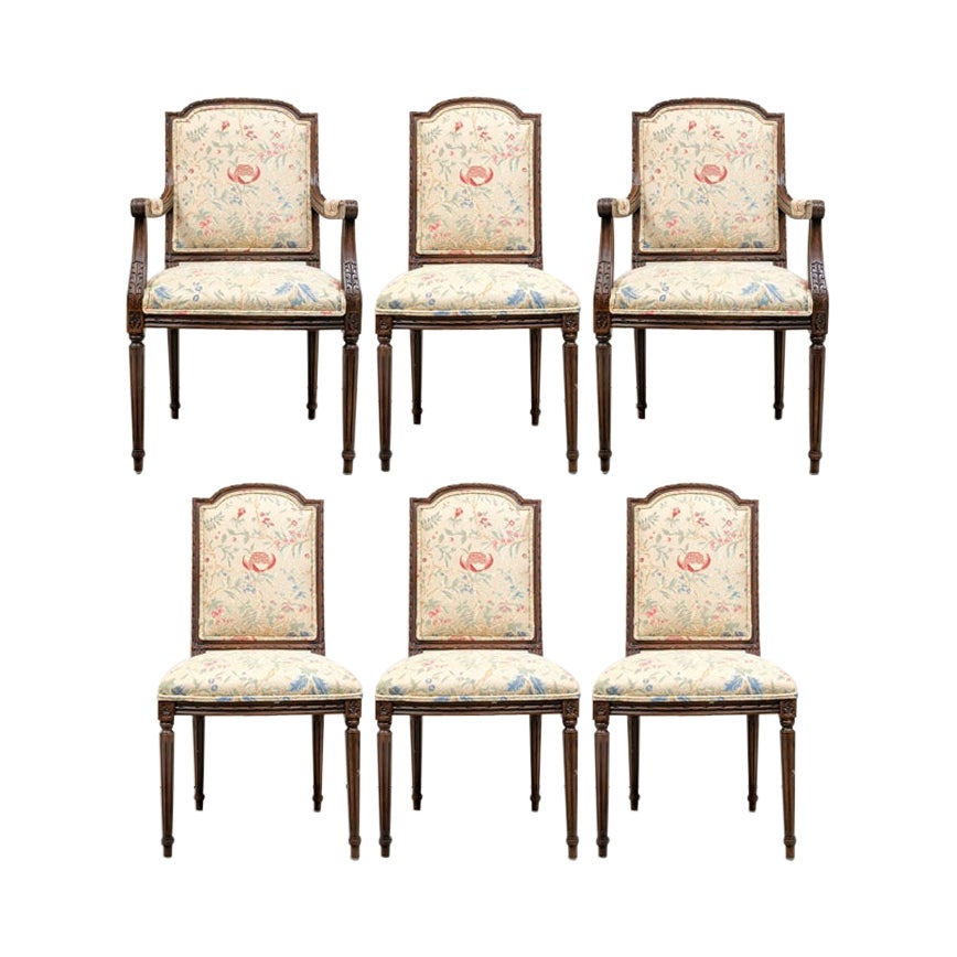 Belle série de six E.J. Collection Victor Newport sculptée  Chaises de salle à manger  en vente