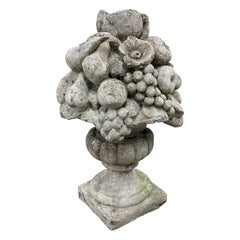 Antico cesto di frutta inglese in pietra composita