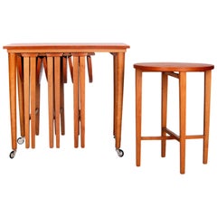 Ensemble de cinq tables gigognes du milieu du siècle dernier:: conçues par Poul Hundevad dans les années 1960