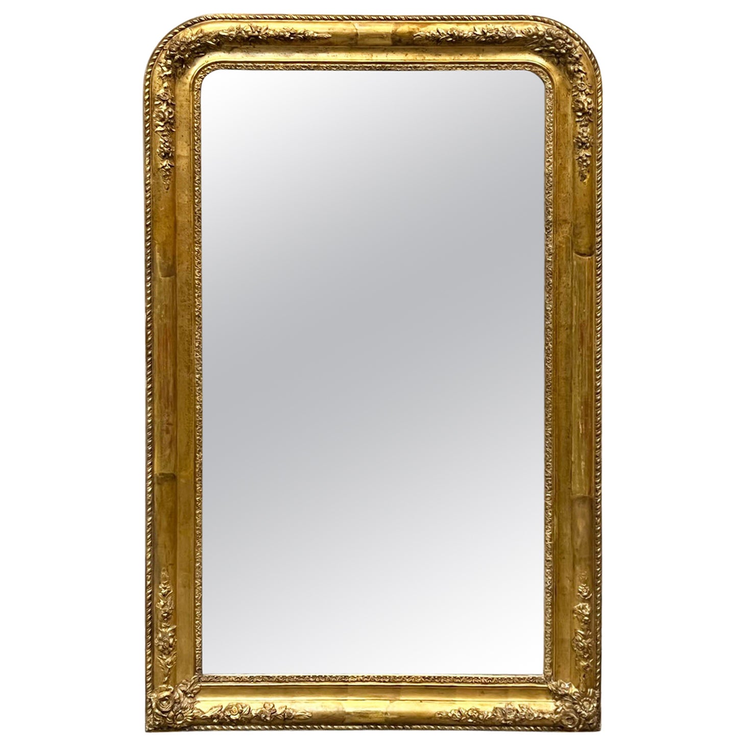 Miroir Louis Philippe français du 19ème siècle doré à l'or avec ornementation