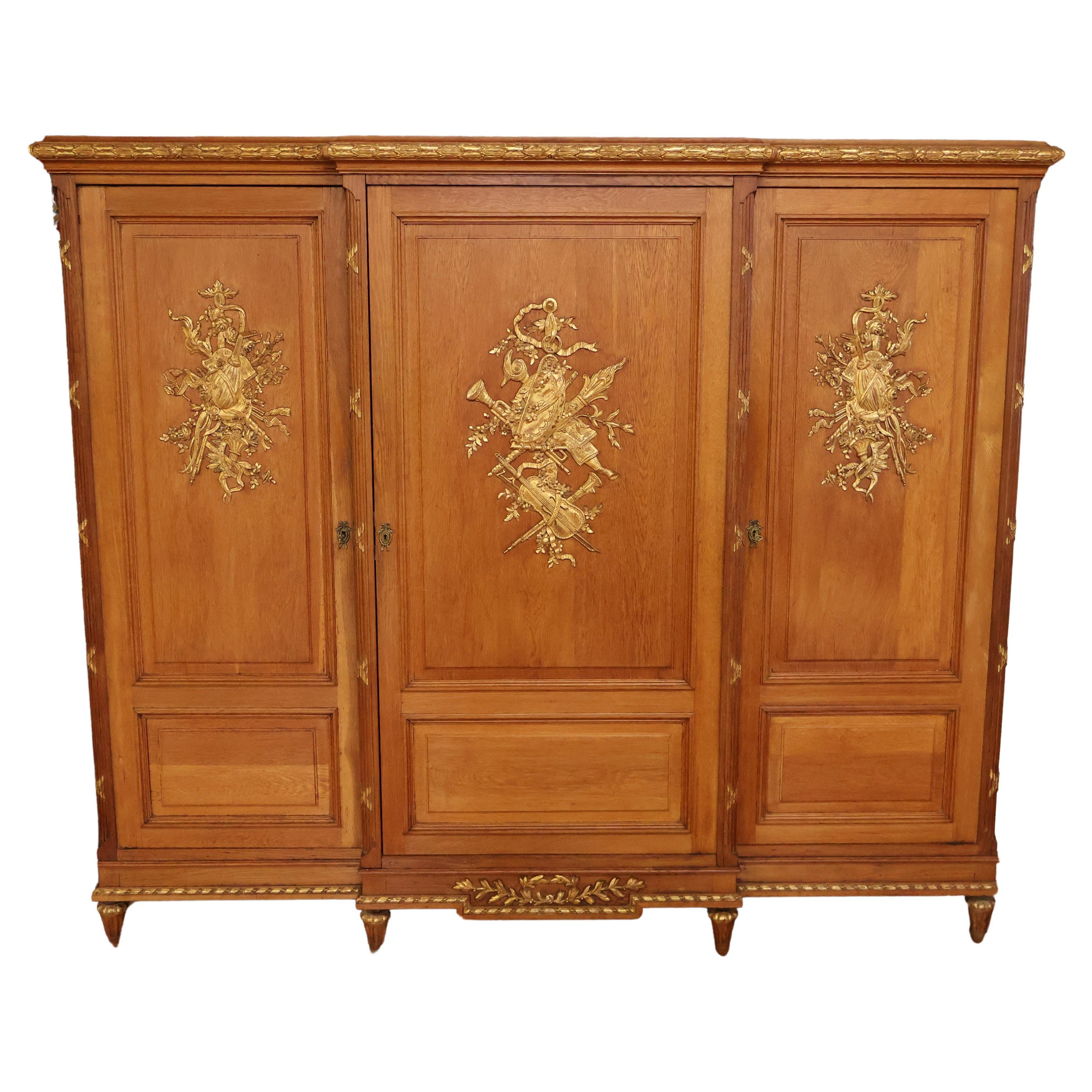 Early 20th Century Country French Louis XVI Style Oak Armoire For Sale