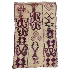 Marokkanischer Azilal-Teppich aus Berber, Boho Chic Meets Cozy Tribal Enchantment, Vintage