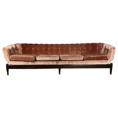 Viersitzer-Sofa aus rosa Samt mit Jakobsmuschelschalen und Muscheln, Mid-Century Vintage Retro MCM