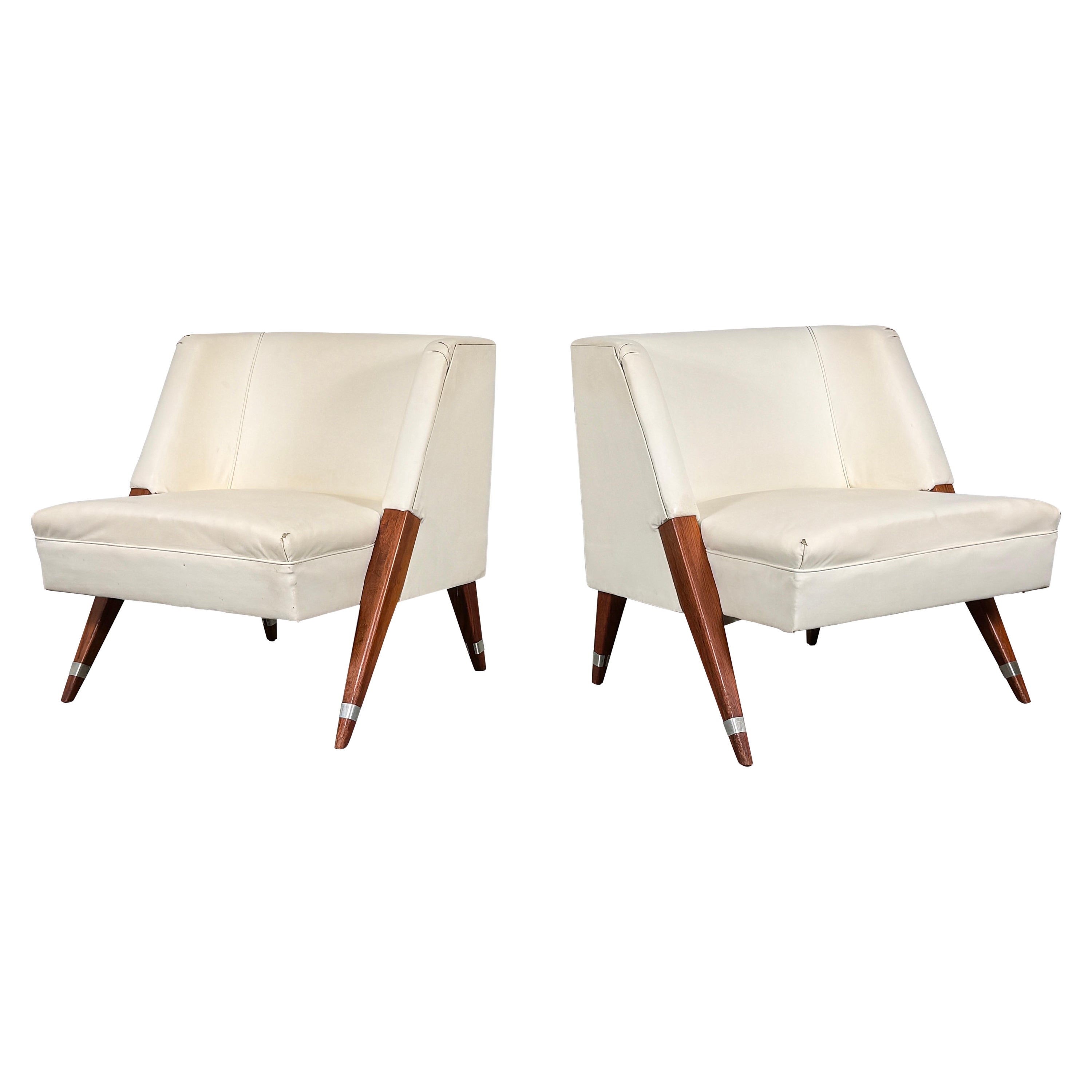 Pair Mid Century Modern Walnut Lounge Chairs In the Style of Gio Ponti 1950s For Sale