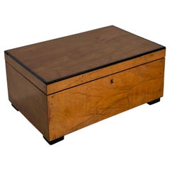Boîte à couvercle rectangulaire italienne vintage en bois ambré 