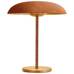 Lampe de bureau Solstice Caramel en laiton enveloppé de cuir, faite à la main