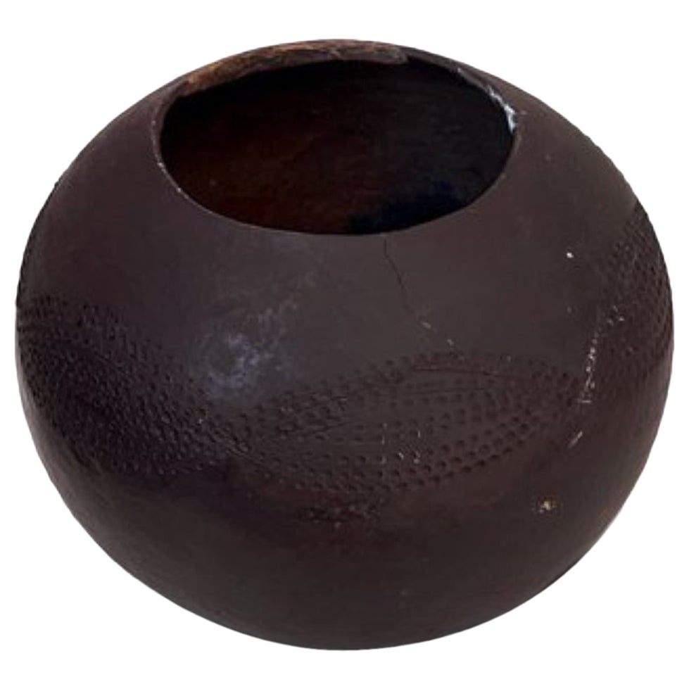 How are African clay pots made?