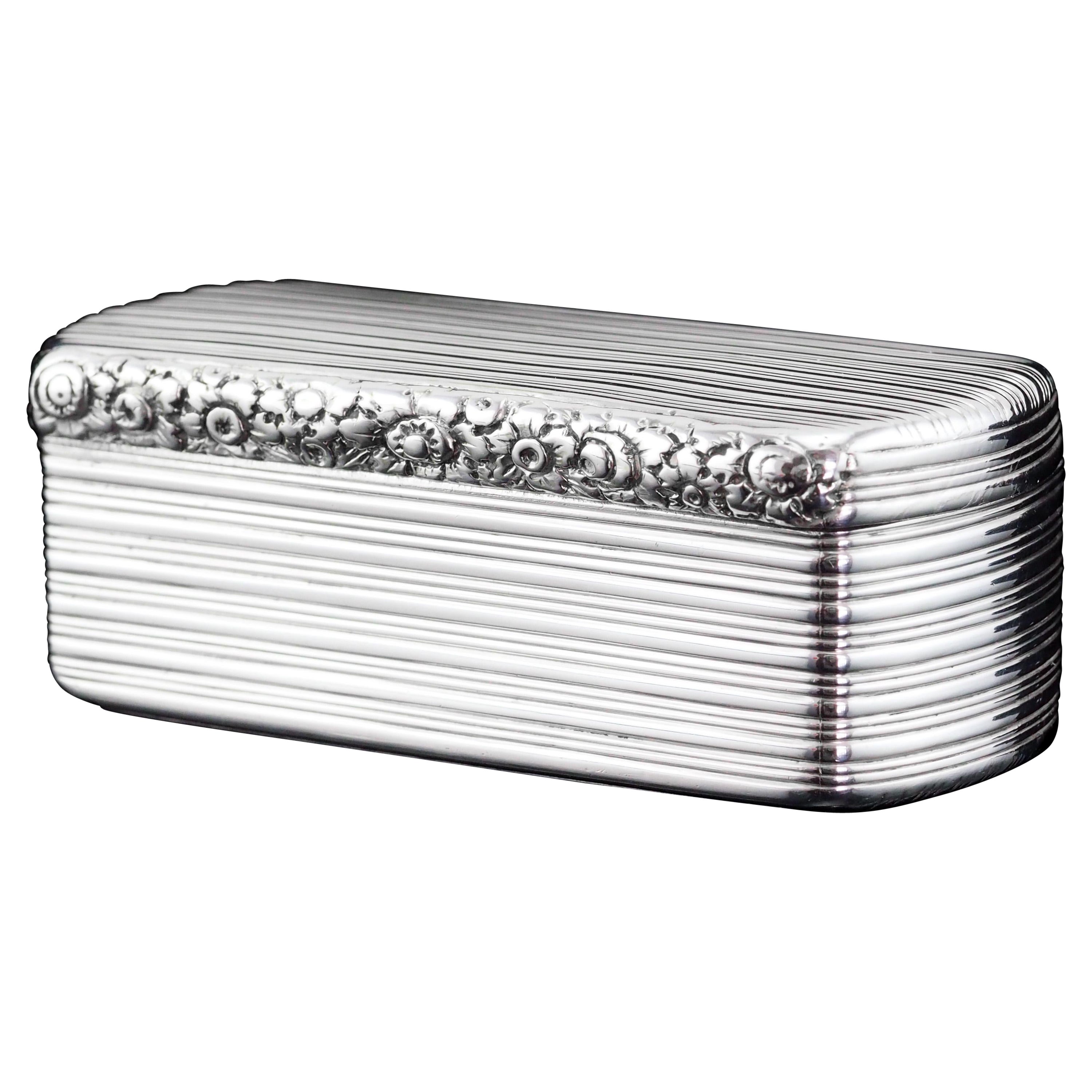 Antique Georgian Solid Silver Snuff Box Oblong Shape with Reeded Lines - Charles For Sale