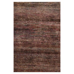 Rug & Kilim's Modern Textural Rug in Purple with Polychrome Striae (tapis à texture moderne en violet avec des rayures polychromes)