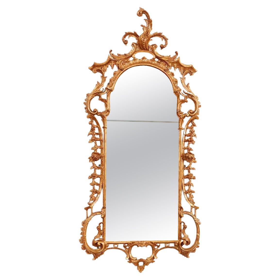 Substantiel miroir géorgien rococo en bois doré