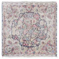 Blauer handgeknüpfter Teppich mit altem persischem Kerman-Blatt und Vogelmuster aus Wolle 1'7"x1'7"