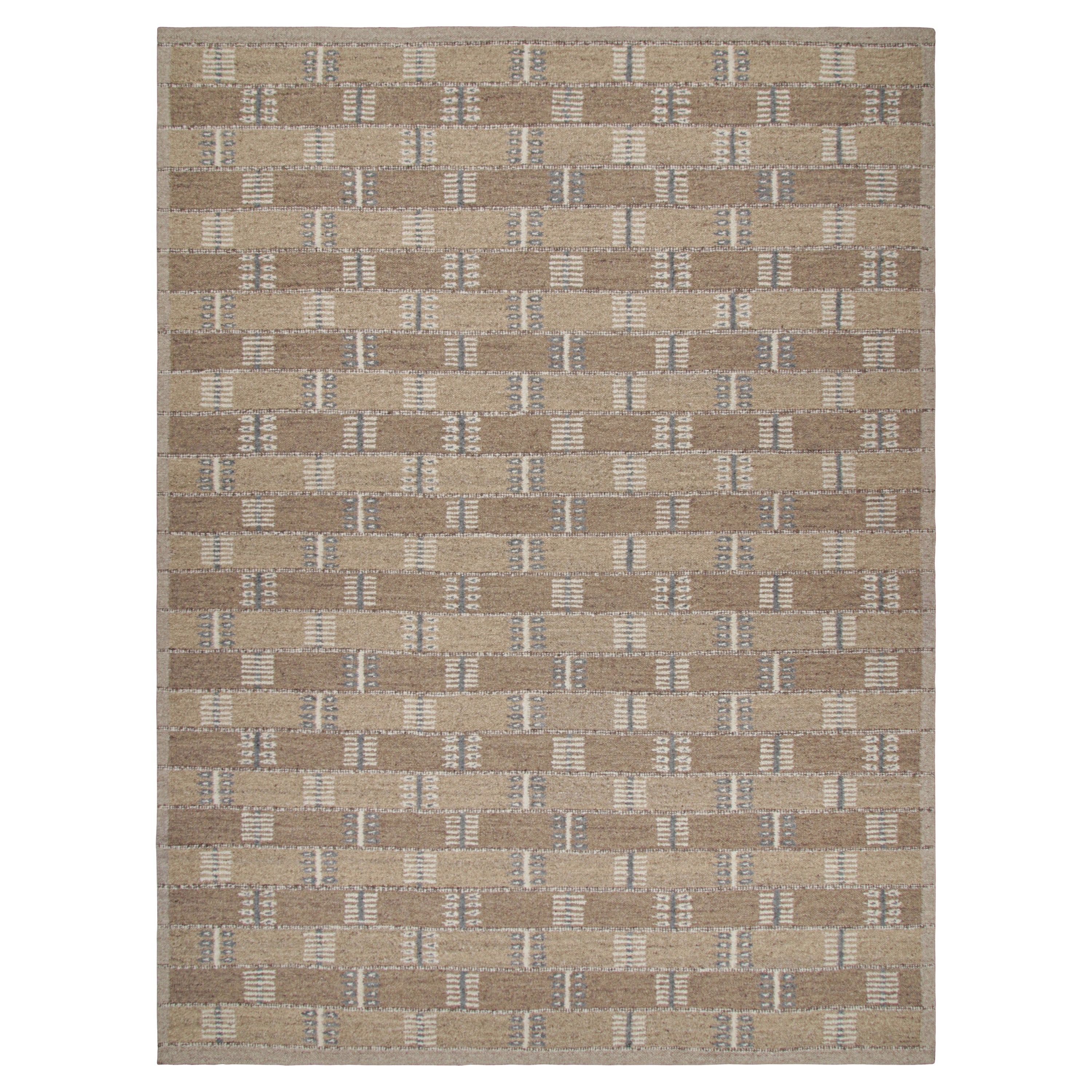 Rug & Kilim's Teppich im skandinavischen Stil mit beige-braunem und grauem geometrischem Muster im Angebot
