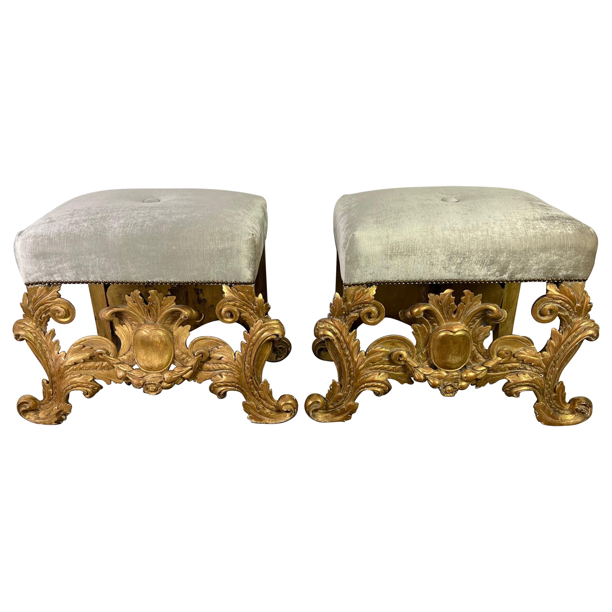 Paire de bancs italiens de style baroque en bois doré, vers 1920 en vente