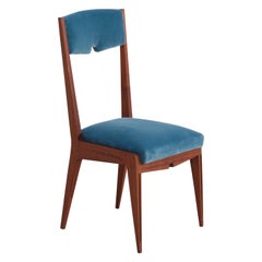 Silla italiana restaurada de los años 50 en madera ex�ótica con tapicería de terciopelo azul