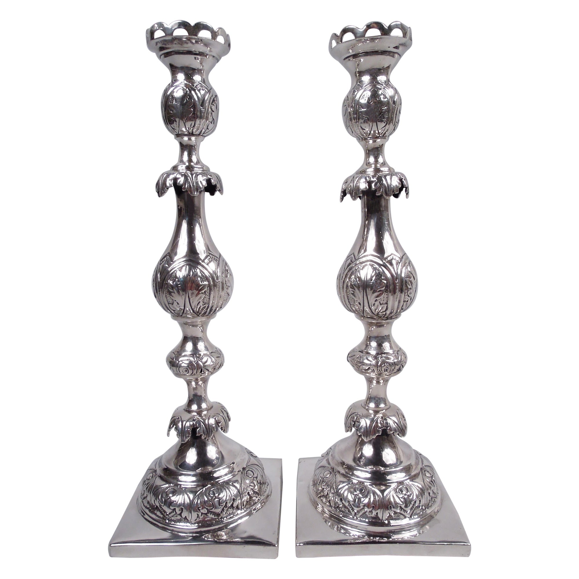 Paire de chandeliers classiques russes anciens en argent   en vente