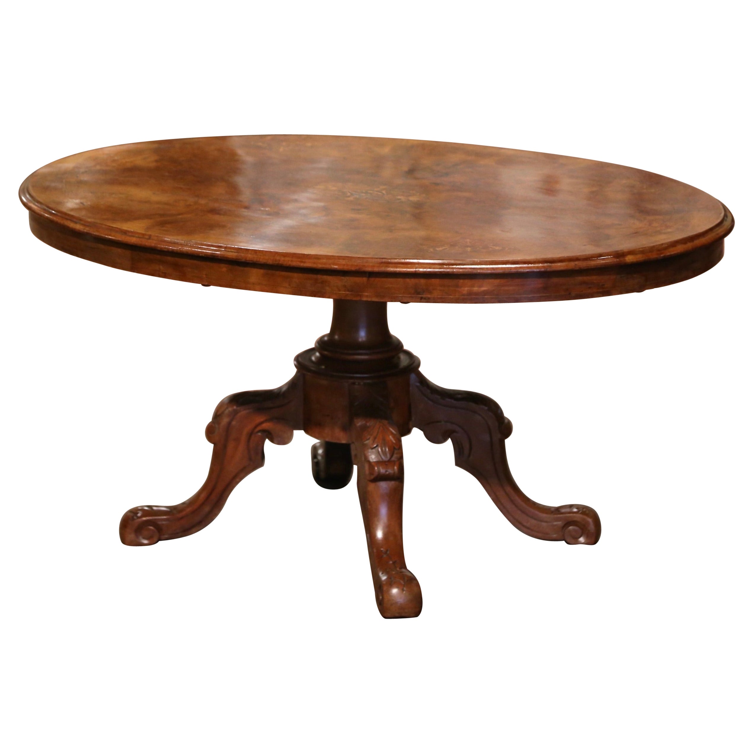 Table basse ovale à piédestal en noyer et loupe incrustée du 19e siècle, de style anglais  en vente