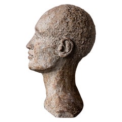 Un busto scultura in gres strutturato del dopoguerra, firmato - British School