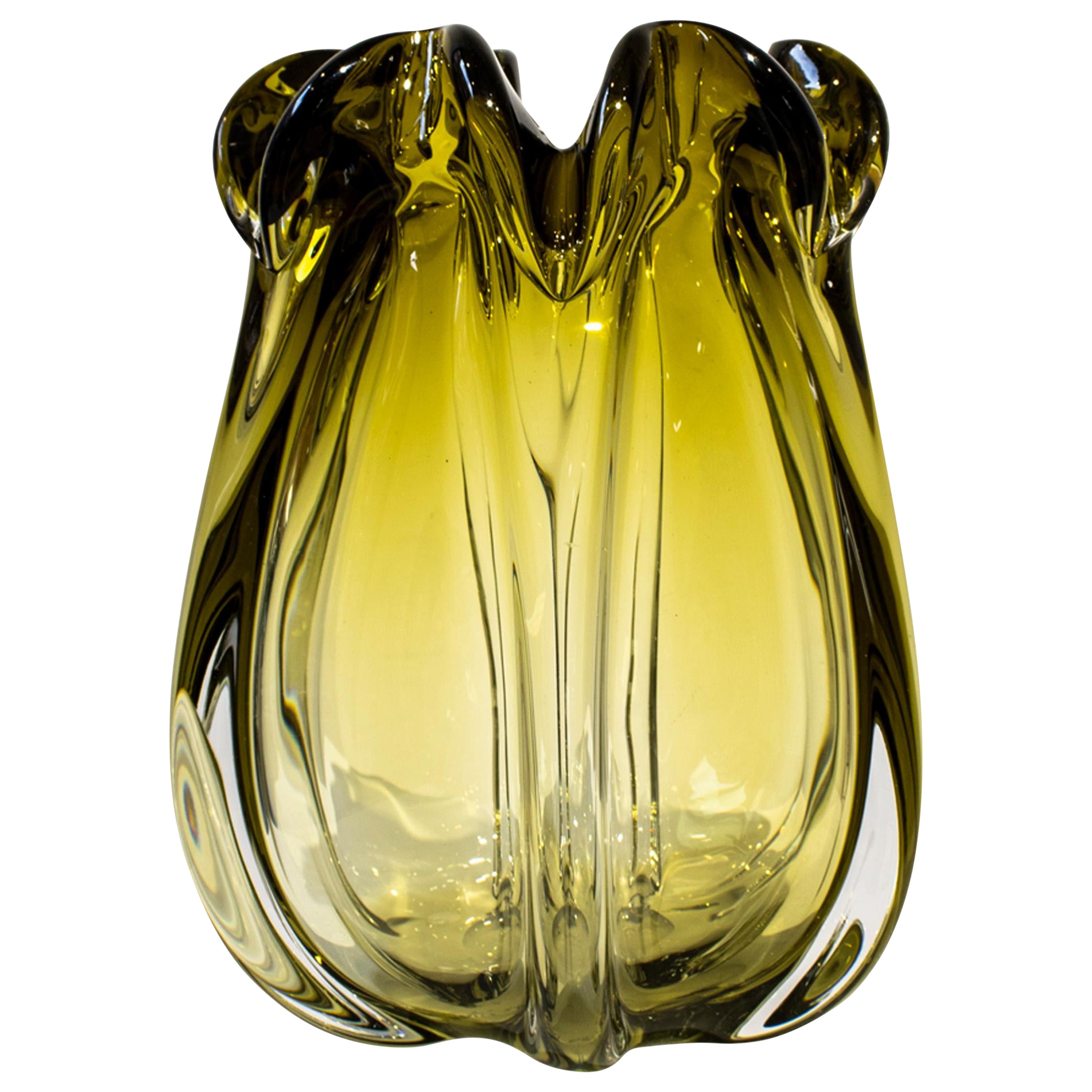 Handgefertigte halbtransparente Vase aus ambarfarbenem Glas, Italien, 2024 im Angebot